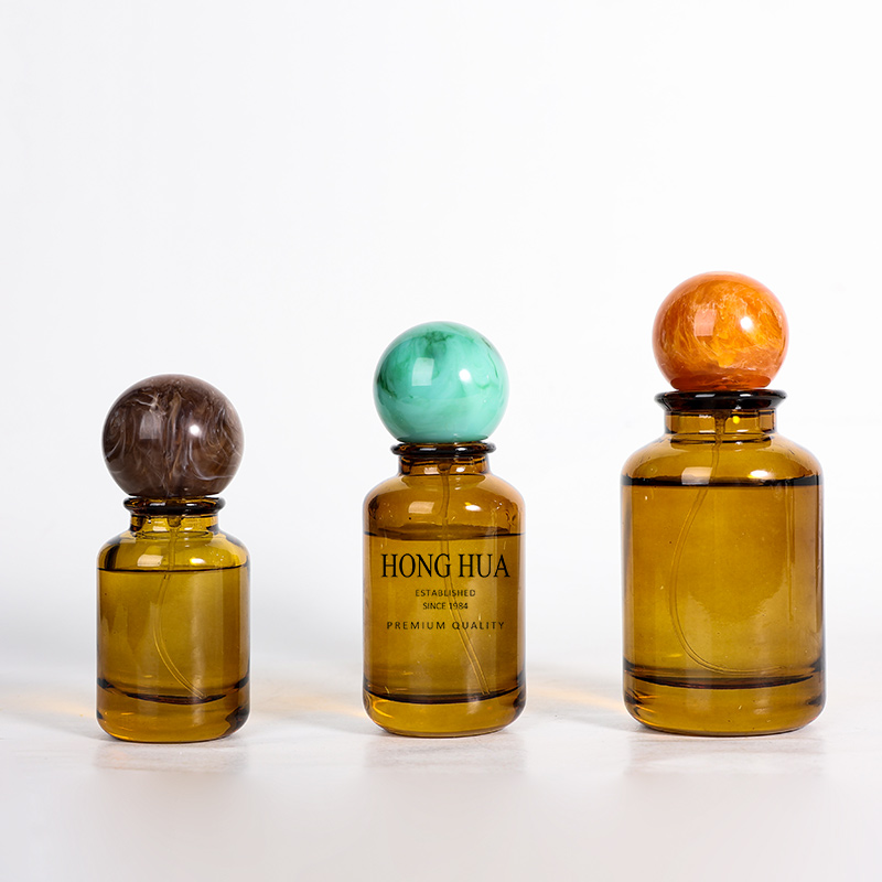 امبر گول عطر جي بوتل 30ml 50ml 100ml بال جي شڪل واري ڪيپ سان