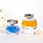 Flacon de parfum de lux în formă de poligon 30ml 80ml flacon spray cu parfum de sticlă cu capac din bambus | Sticla Honghua